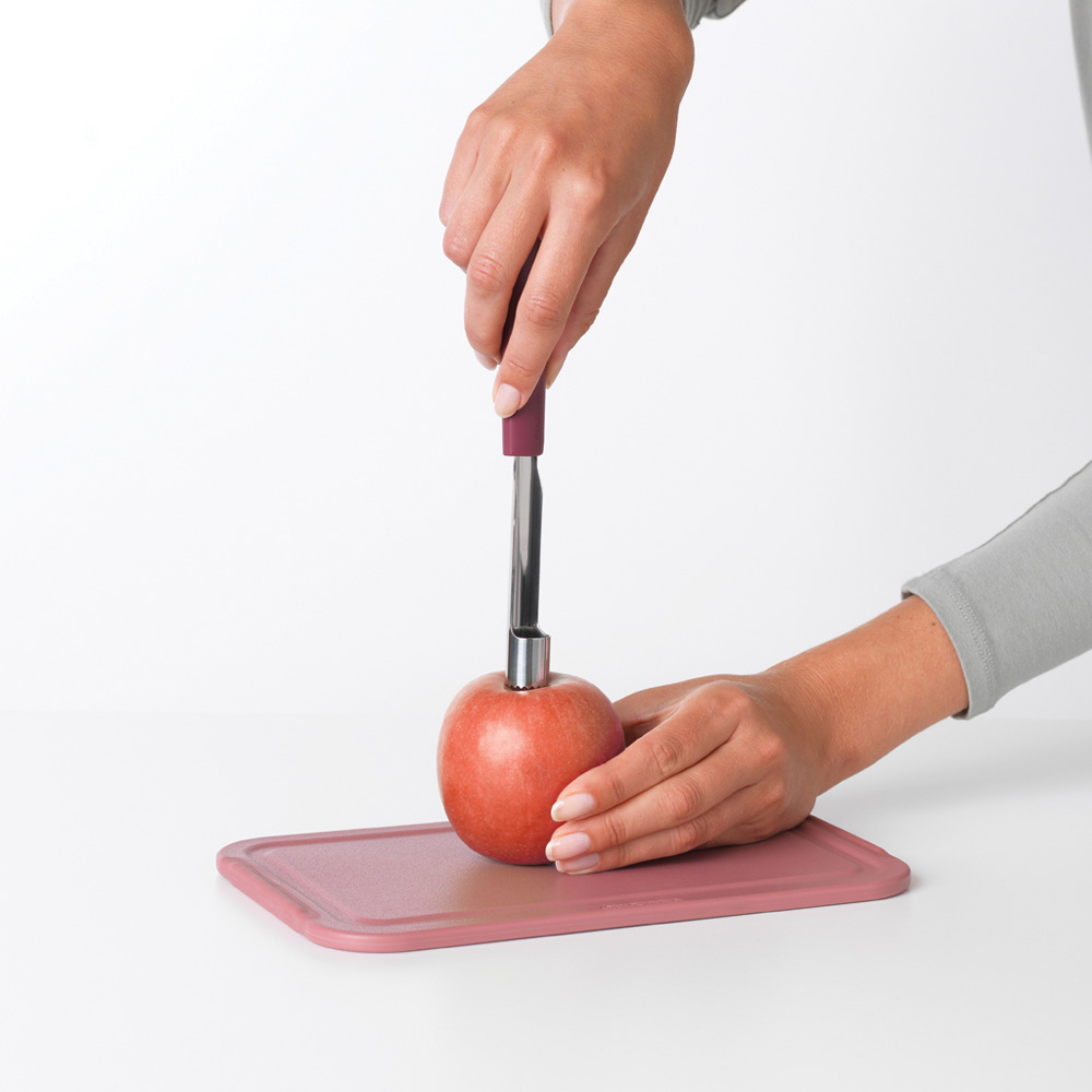 Уред за почистване на ябълки Brabantia Tasty+ Aubergine Red