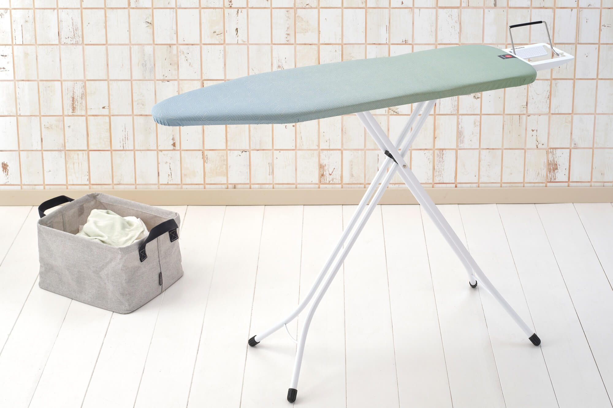 Маса за гладене Brabantia B 124x38cm с поставка за ютия, Soothing Sea